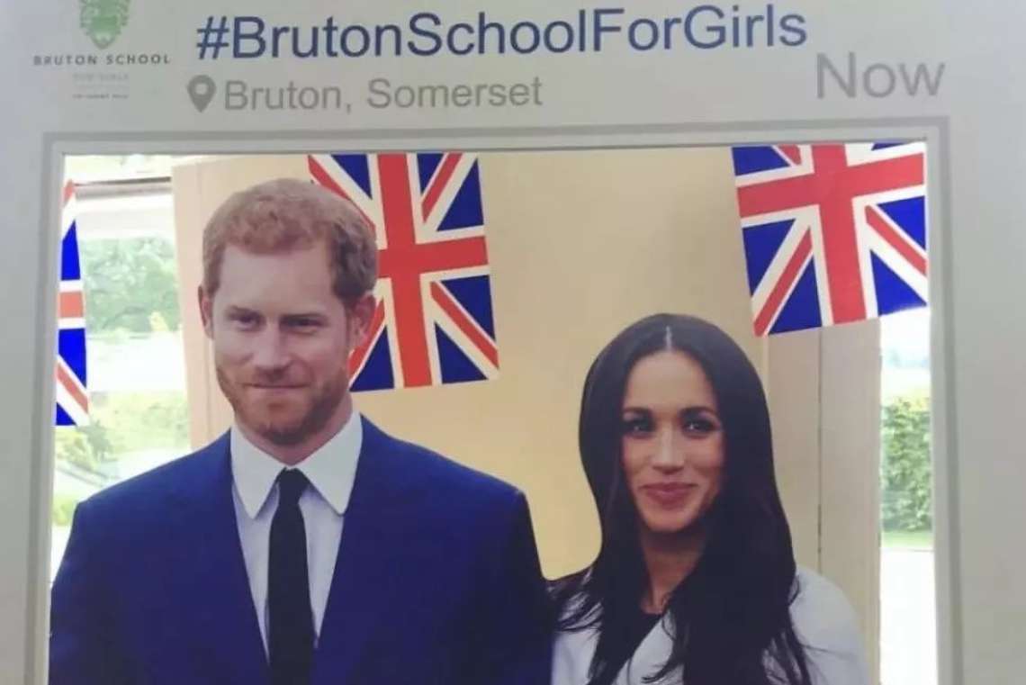 ��Ӣ����ѧ�Ƽ��������÷�����ǰ�׷õ�ŮУ