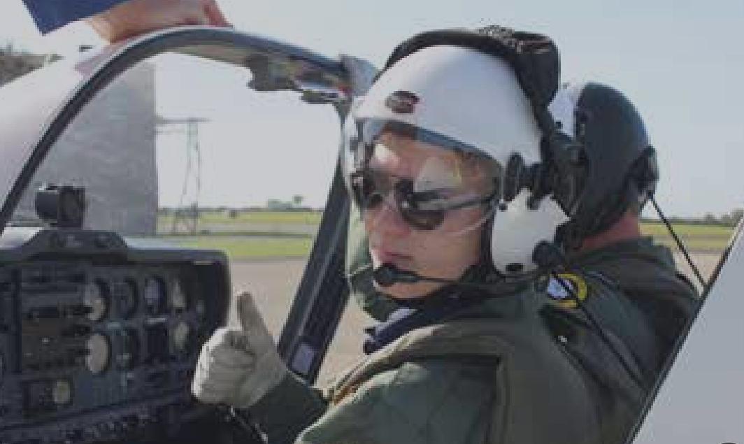 ��Ӣ����ѧ�Ƽ�������ѧУ��ѧ����Ȼ���Կ��ɻ�ȥ�ϿΣ�����Queen Ethelb