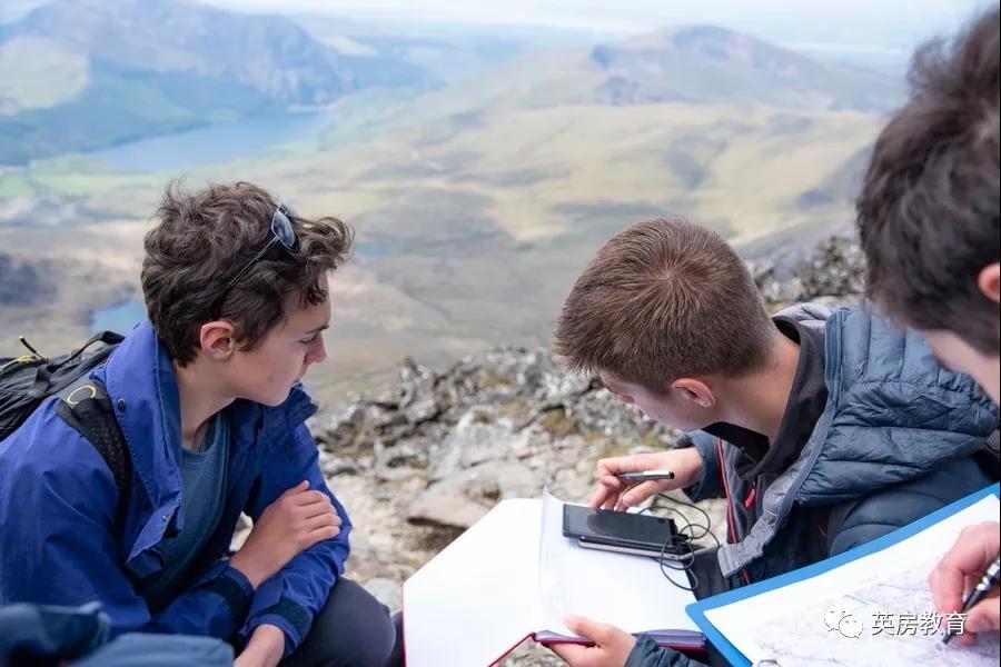 ��Ӣ����Сѧ�Ƽ����׶س���ѧУ