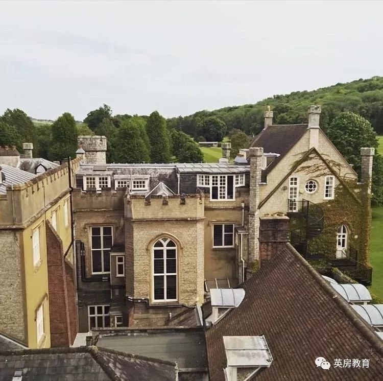 ��Ӣ����ѧ�Ƽ�������ķ����ѧУ