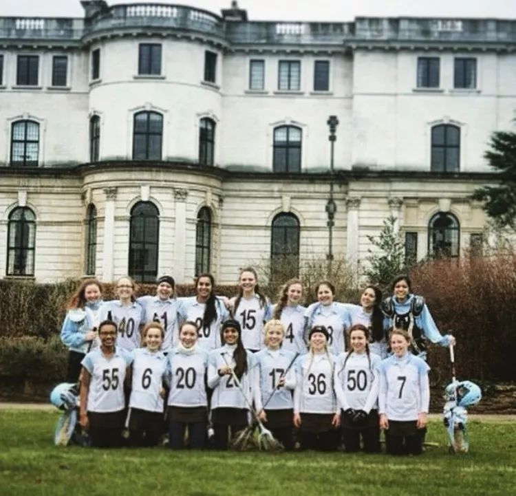 ��Ӣ����Сѧ�Ƽ������׶�ѧԺѧУ