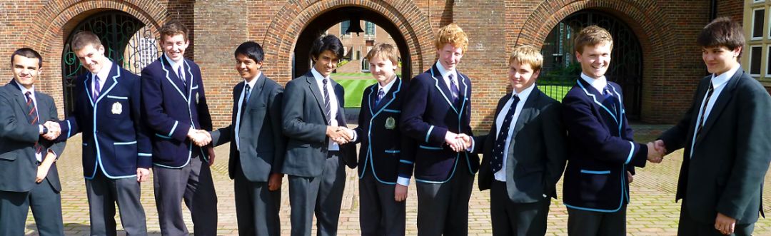 ��Ӣ����ѧ�Ƽ�������̩��˹ѧУ