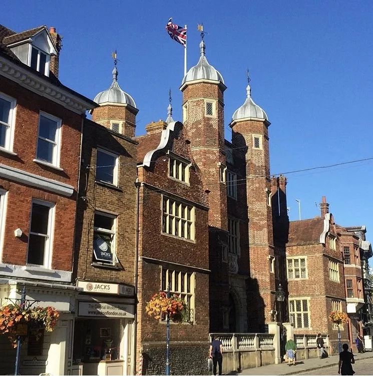 ��Ӣ����ѧ�Ƽ����������»ʼ�����ѧУ