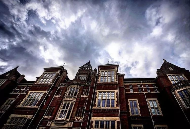 ��Ӣ����ѧ�Ƽ�������ѧУ