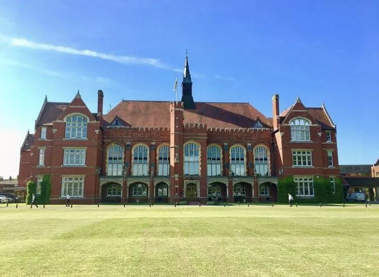 ��Ӣ����ѧ�Ƽ������¸���ѧУ